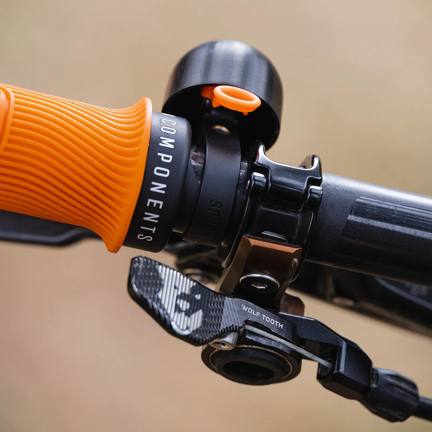 Spurcycle Compact Black/Orange Bell