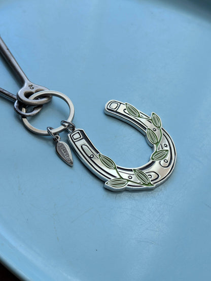 ilikesara | art + goods - Metal enamel keychain / bag charm | lucky vine horseshoe