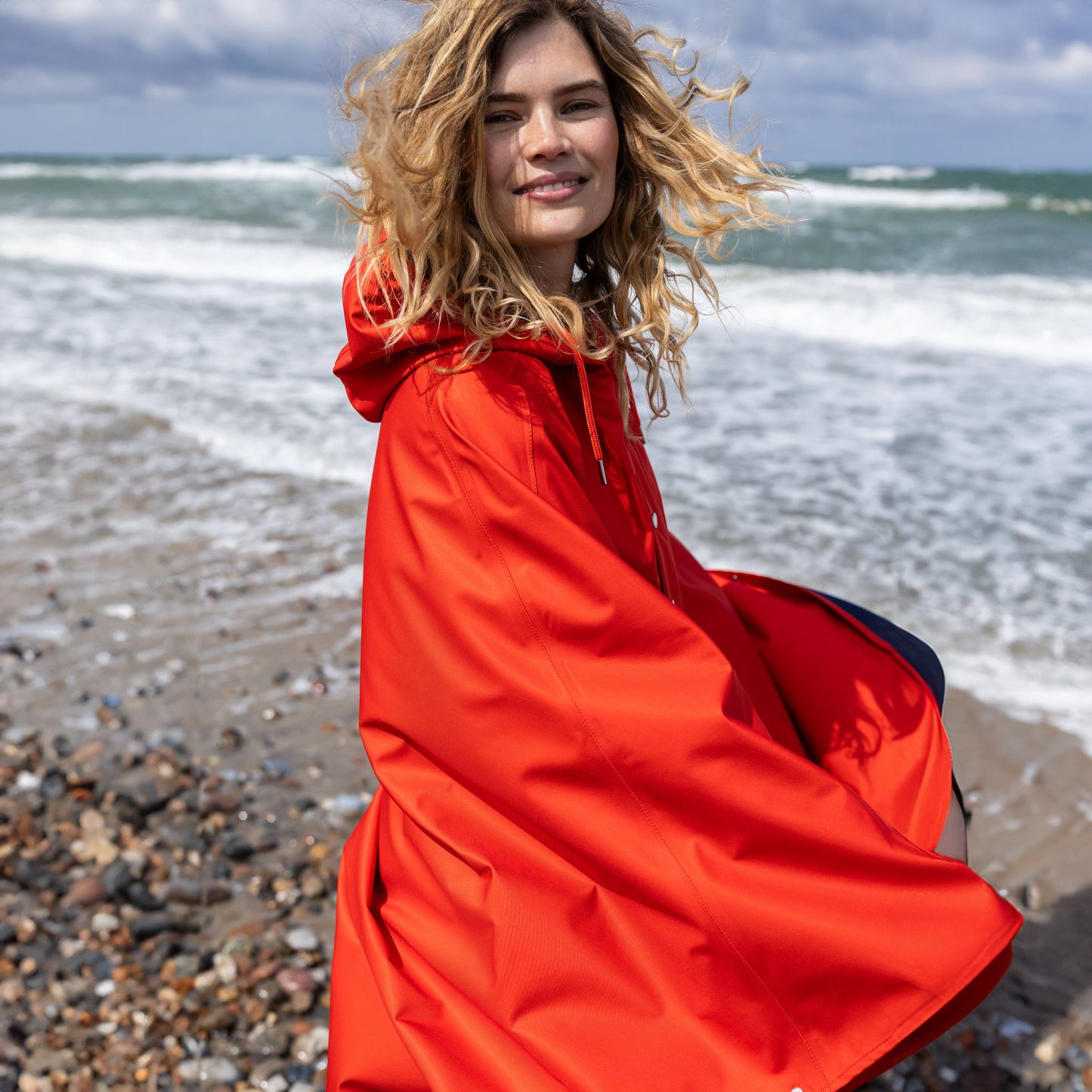 Danefae København - Danerain Poncho Bright Red