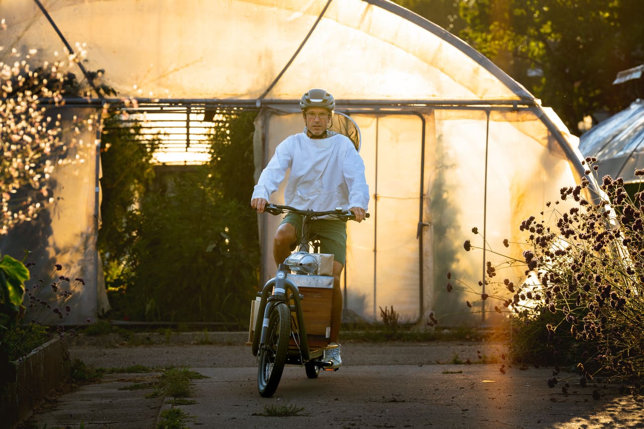 Yuba Supercargo Front Cargo Bike Grey