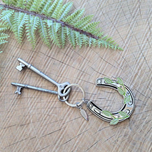 ilikesara | art + goods - Metal enamel keychain / bag charm | lucky vine horseshoe
