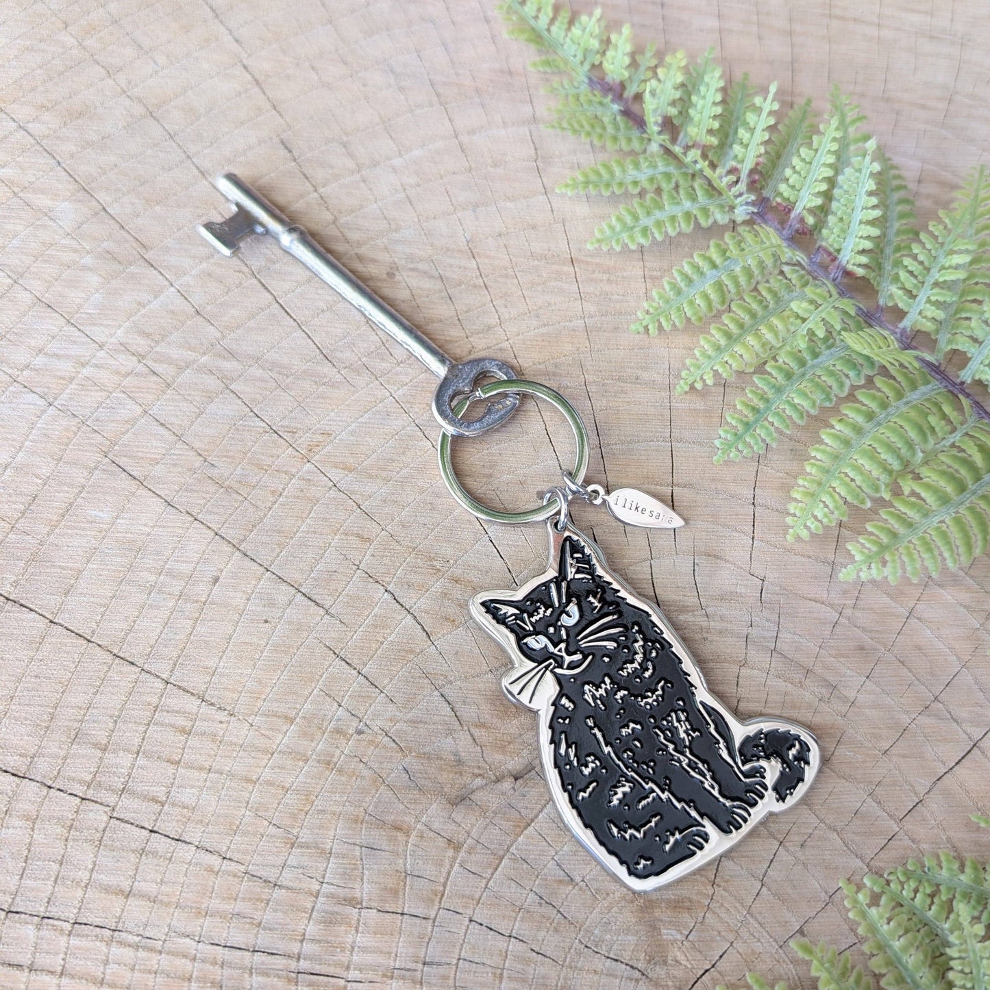 ilikesara | art + goods - Metal enamel keychain / bag charm | black cat