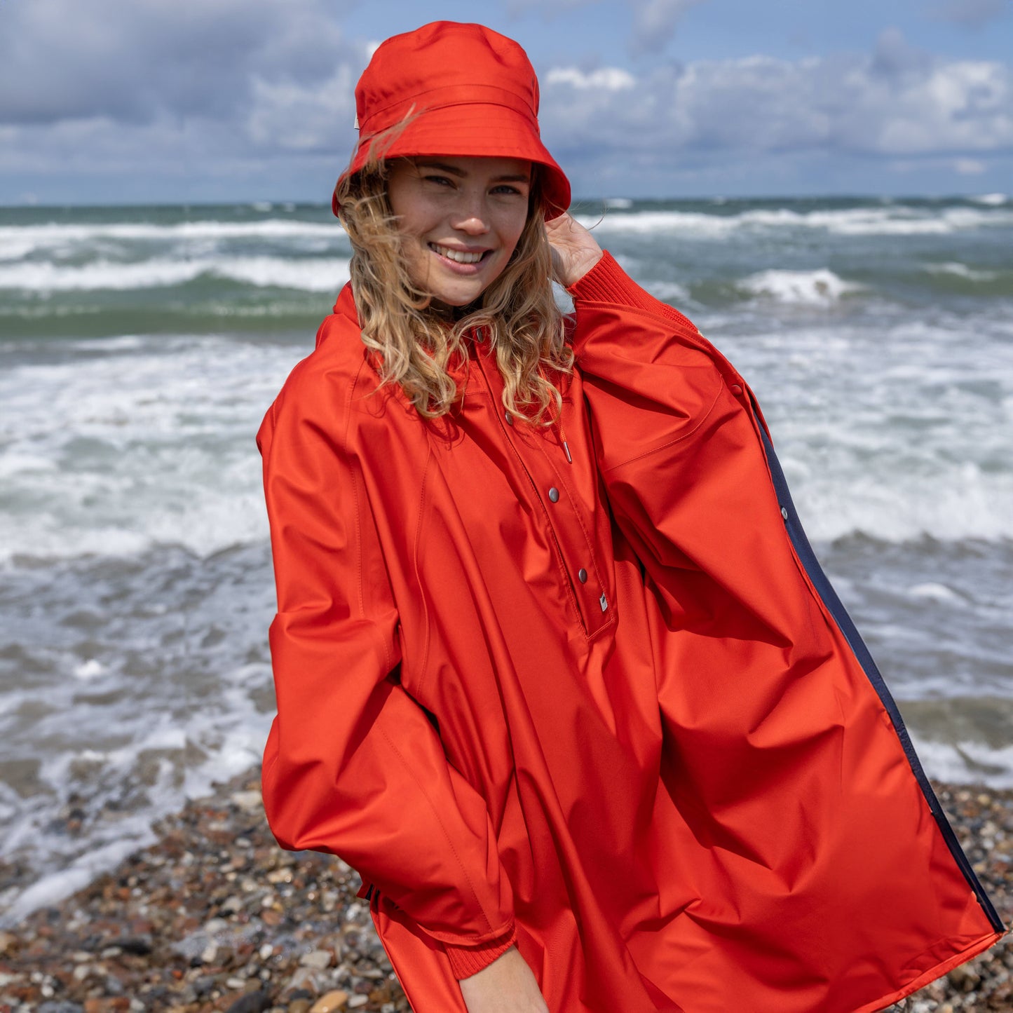 Danefae København - Danerain Poncho Bright Red