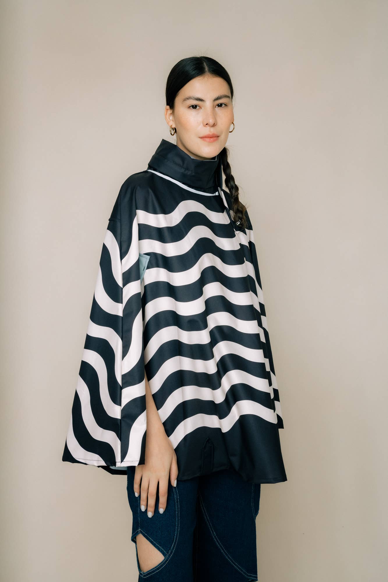 PLUVO - Waves Rain Cape