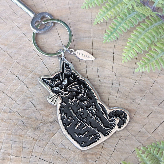 ilikesara | art + goods - Metal enamel keychain / bag charm | black cat