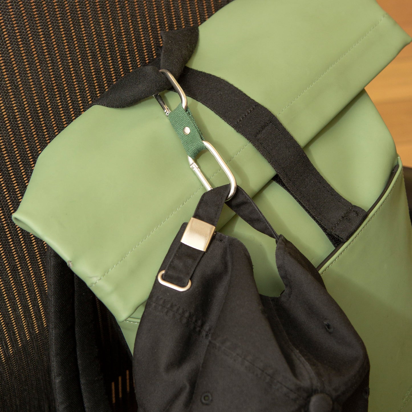 Kikkerland Dual Clip Buddy