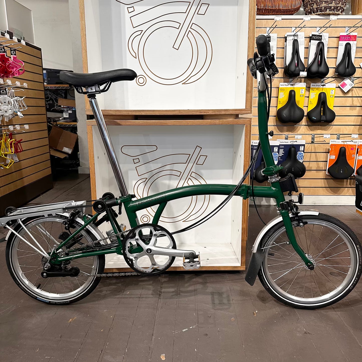 USED Brompton Mid Bar, Six Speed, Racing Green with Rack (M6R)