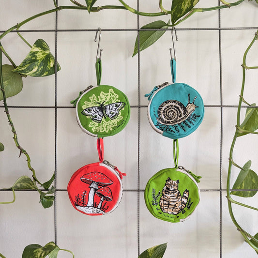 ilikesara | art + goods - Coin pouch | cat - green zipper bag with waterproof lining