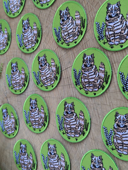 ilikesara | art + goods - Iron-on patch | outside cat - green 2.5" round