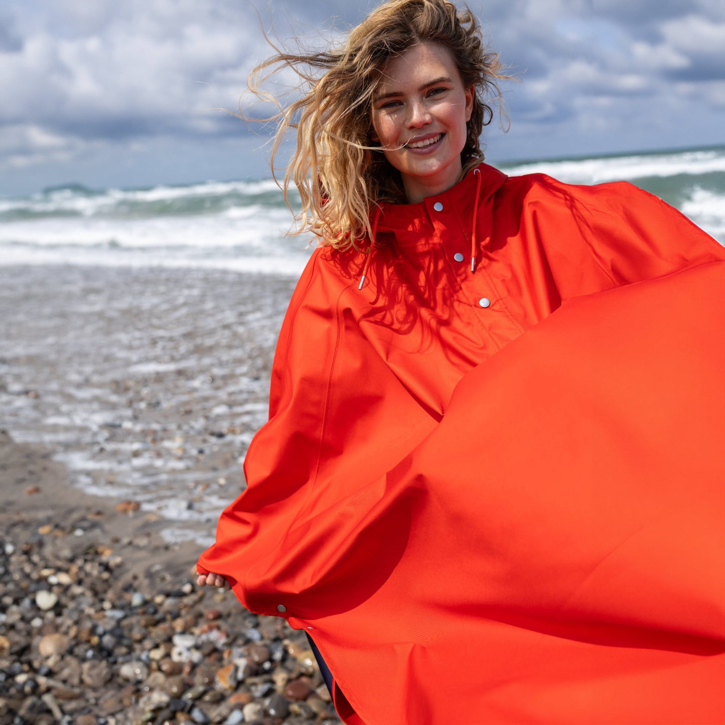 Danefae København - Danerain Poncho Bright Red