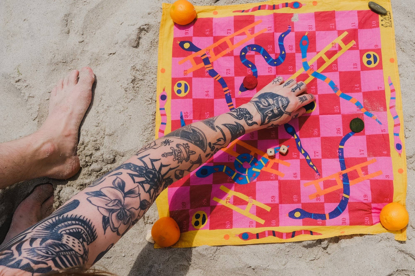 FOUR RABBIT - Snakes and Ladders Bandana Board Game