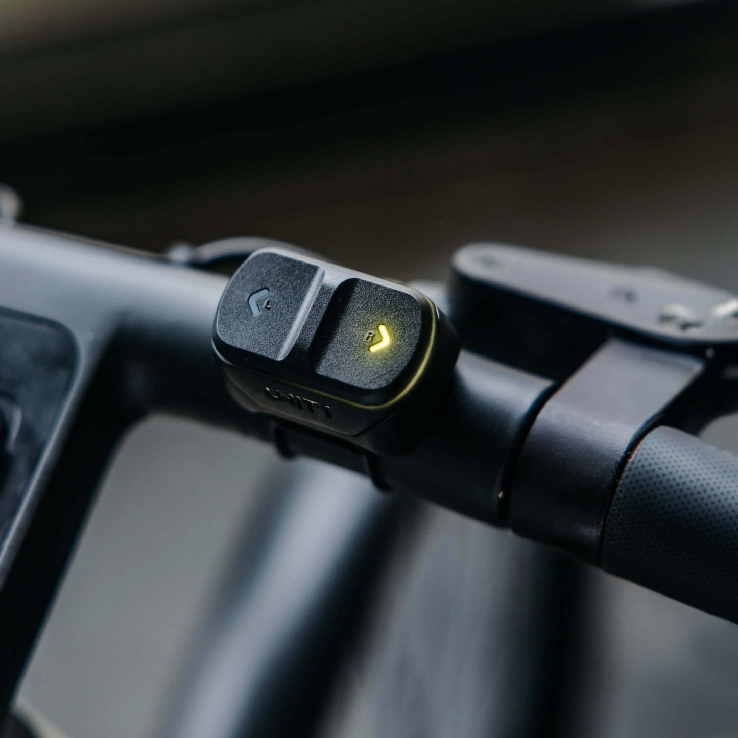 UNIT1 Remote for Turn Signals - Handlebar Mount