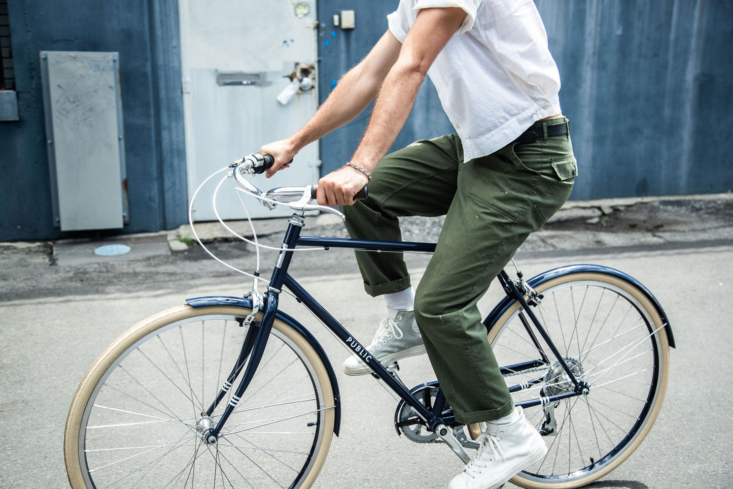 Public V7 Diamond Frame City Bike